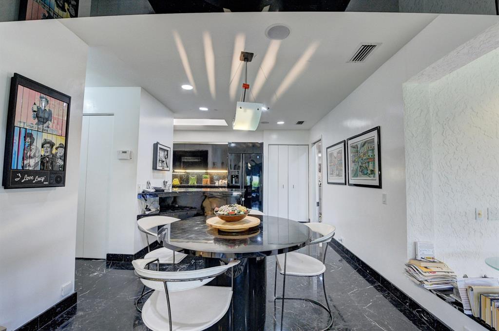 HAMPSHIRE AT HUNTERS RUN CONDO - Residential