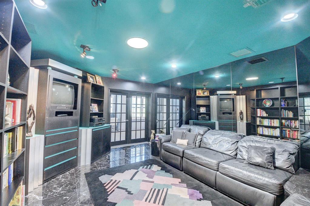 HAMPSHIRE AT HUNTERS RUN CONDO - Residential