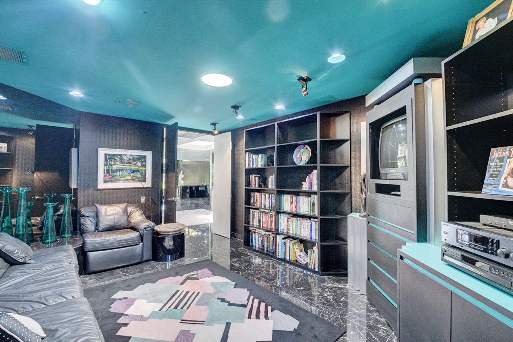 HAMPSHIRE AT HUNTERS RUN CONDO - Residential