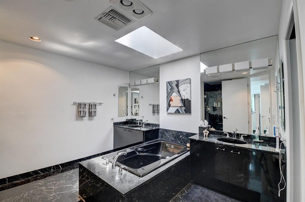 HAMPSHIRE AT HUNTERS RUN CONDO - Residential