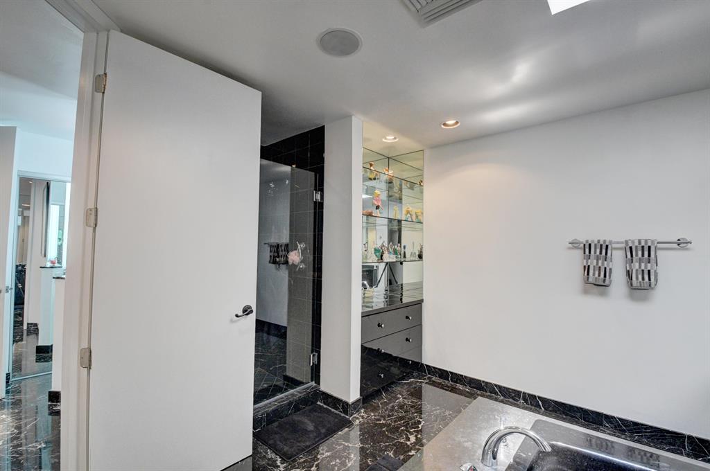 HAMPSHIRE AT HUNTERS RUN CONDO - Residential