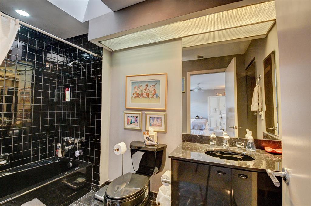 HAMPSHIRE AT HUNTERS RUN CONDO - Residential