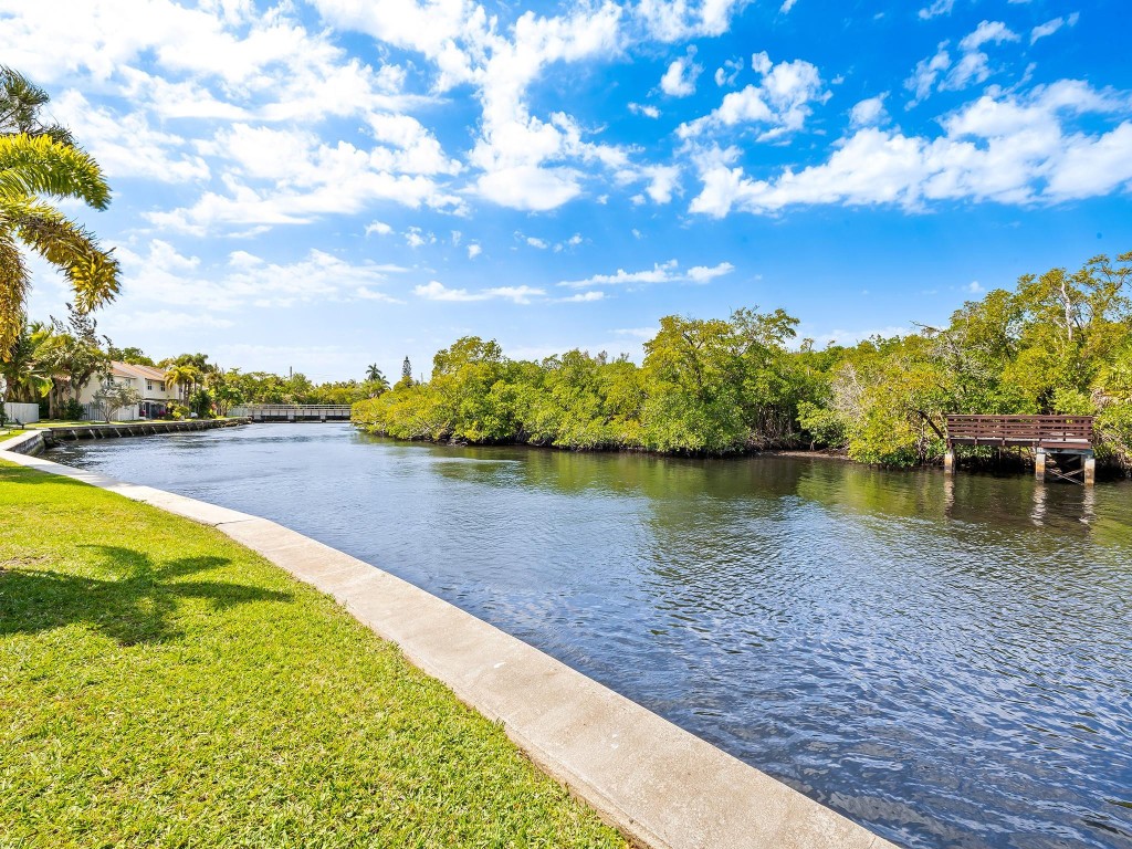 Edgewater Townhomes - Residential Lease