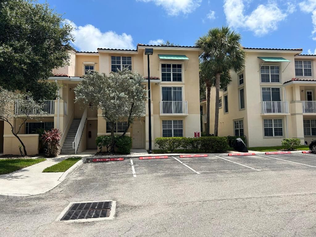 Photo of 4822 Chancellor Drive #10, Jupiter, FL 33458 (MLS # R10975363)