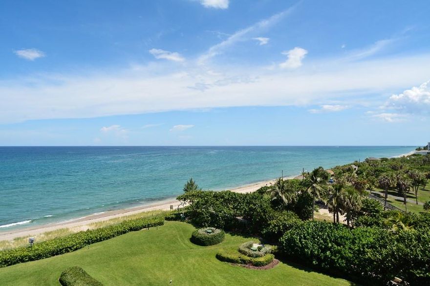 Essentially a penthouse, this unit offers unobstructed southerly views with sweeping ocean vistas and loads of privacy. This unit includes pool cabana #7E. sloan's Curve in one of the most sought after properties in Palm Beach and offers 24 hour manned gatehouse and doorman, world class tennis facilities and resort style pool amenities.