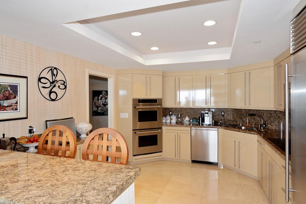 TWENTY ONE HUNDRED CONDO - Residential