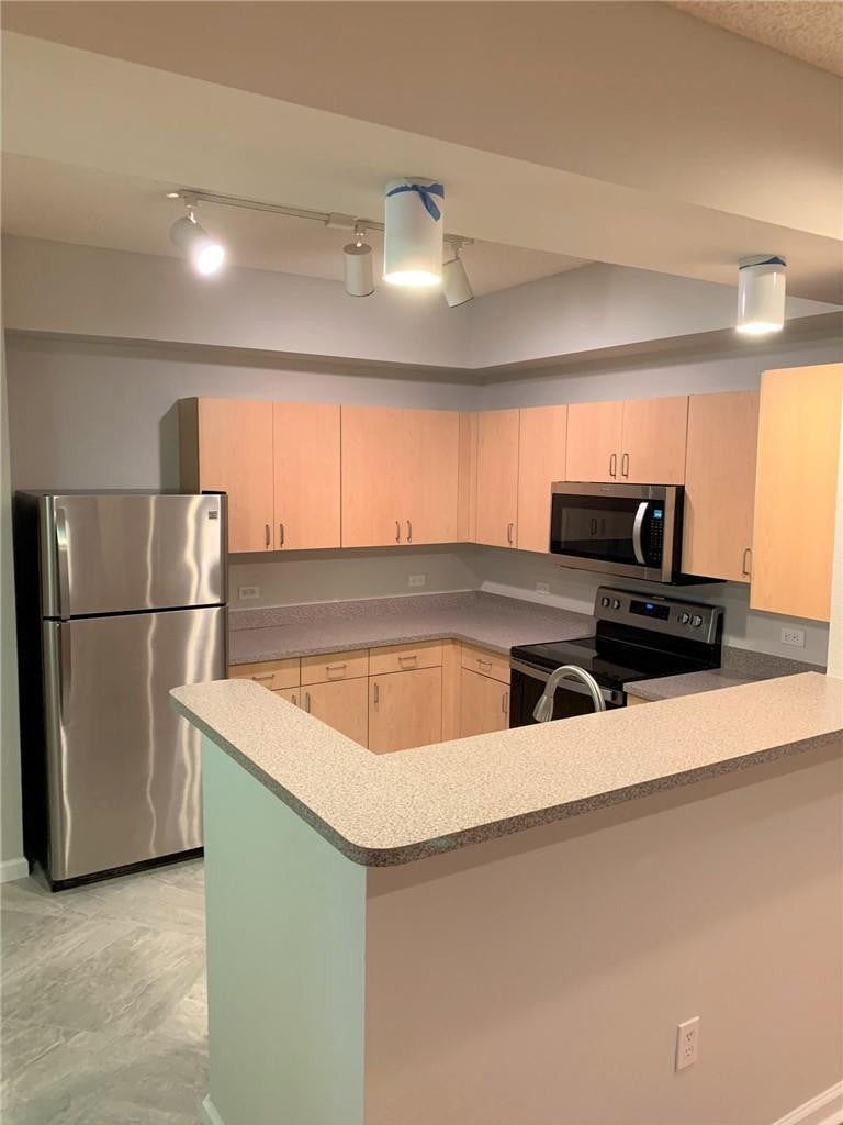 533 NE 3RD Avenue 115