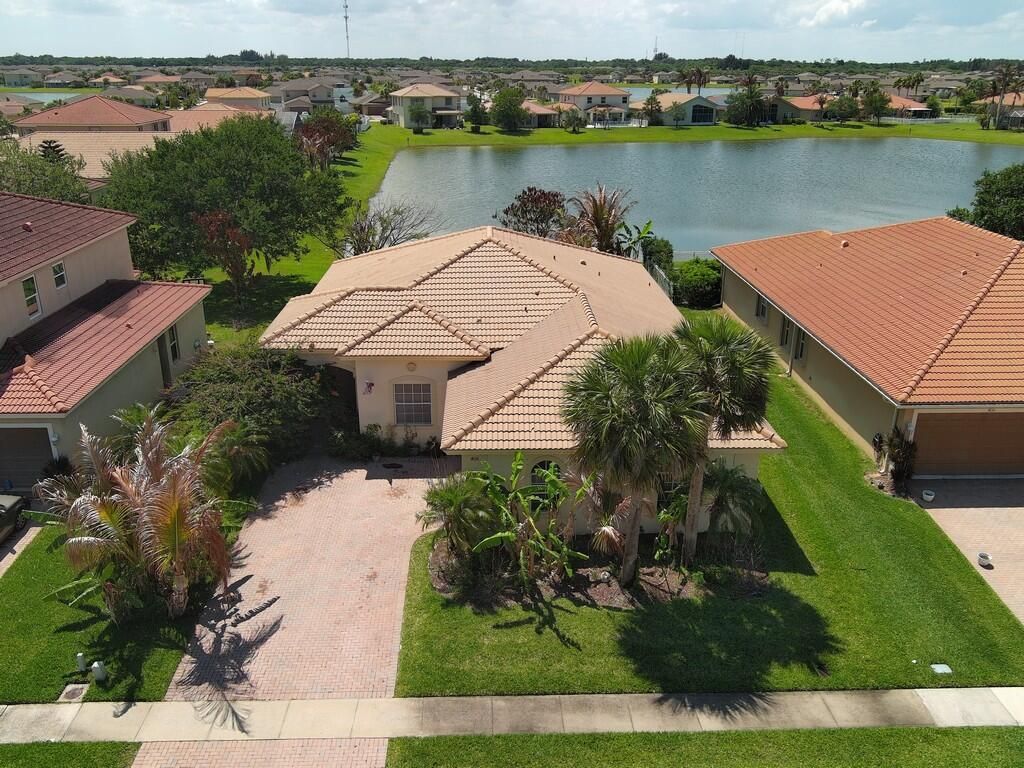 Photo of 4133 Worlington Terrace, Fort Pierce, FL 34947 (MLS # B26022914)