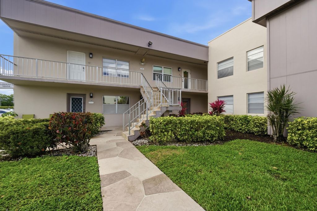 Photo of 815 Flanders Q, Delray Beach, FL 33484 (MLS # R11169122)
