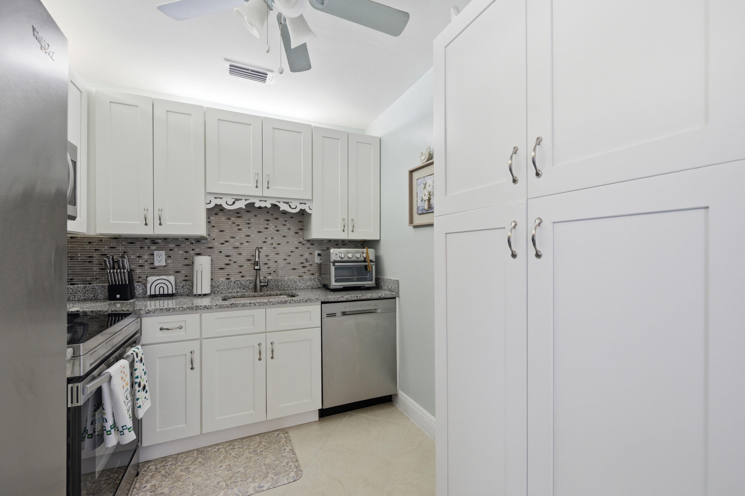 KINGS POINT - Residential