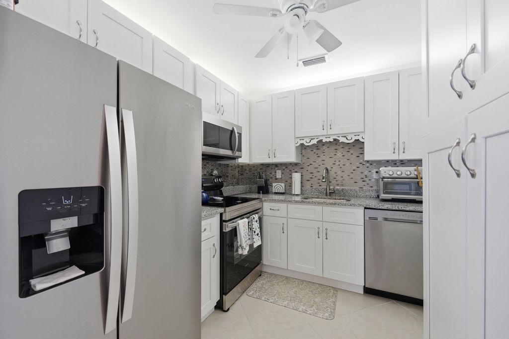 Photo of 815 Flanders Q, Delray Beach, FL 33484 (MLS # R11169122)