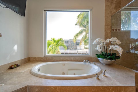 Tiny photo for 2530 NE 31ST Court, Lighthouse Point, FL 33064 (MLS # B26053874)