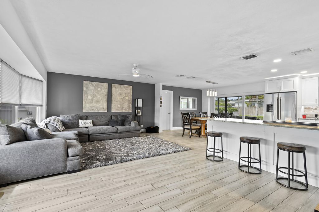 Photo of 9956 Dahlia Avenue, Palm Beach Gardens, FL 33410 (MLS # R11095836)