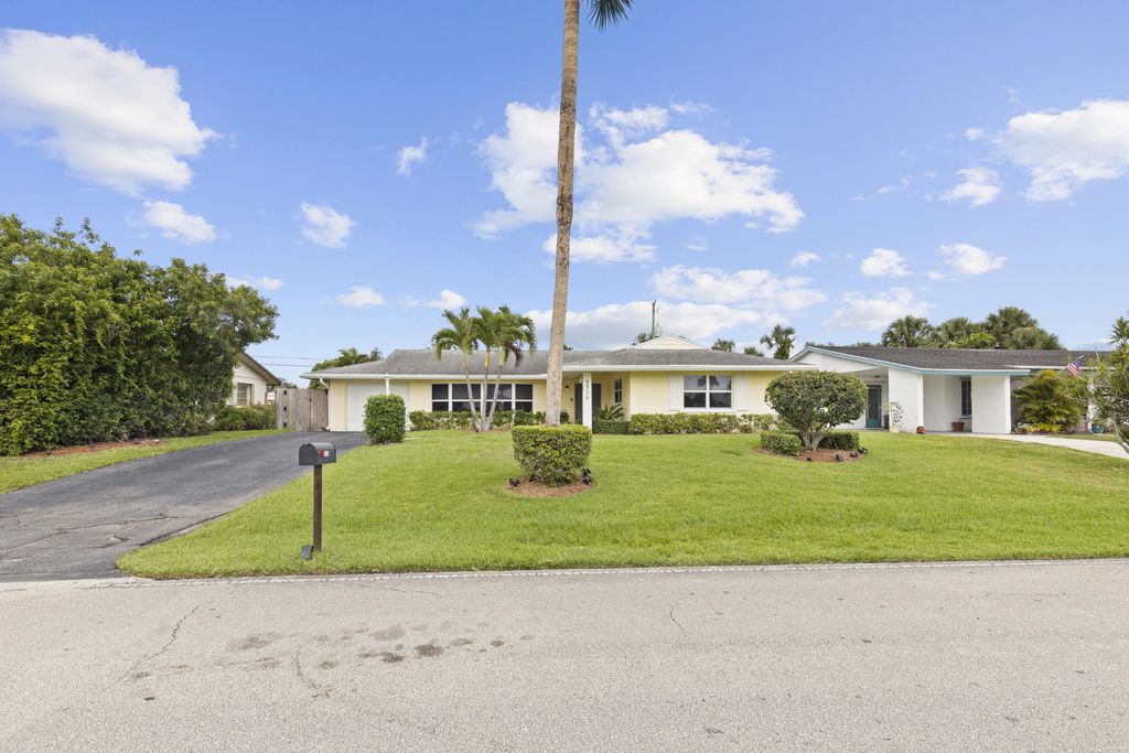 Photo of 9956 Dahlia Avenue, Palm Beach Gardens, FL 33410 (MLS # R11095836)