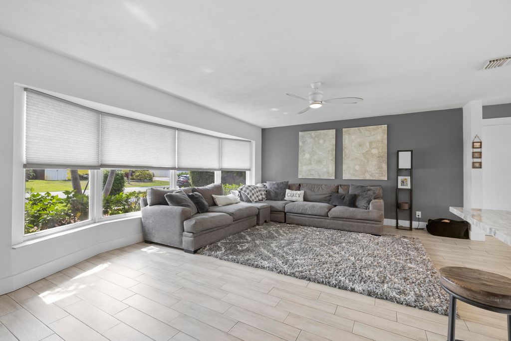 Photo of 9956 Dahlia Avenue, Palm Beach Gardens, FL 33410 (MLS # R11095836)