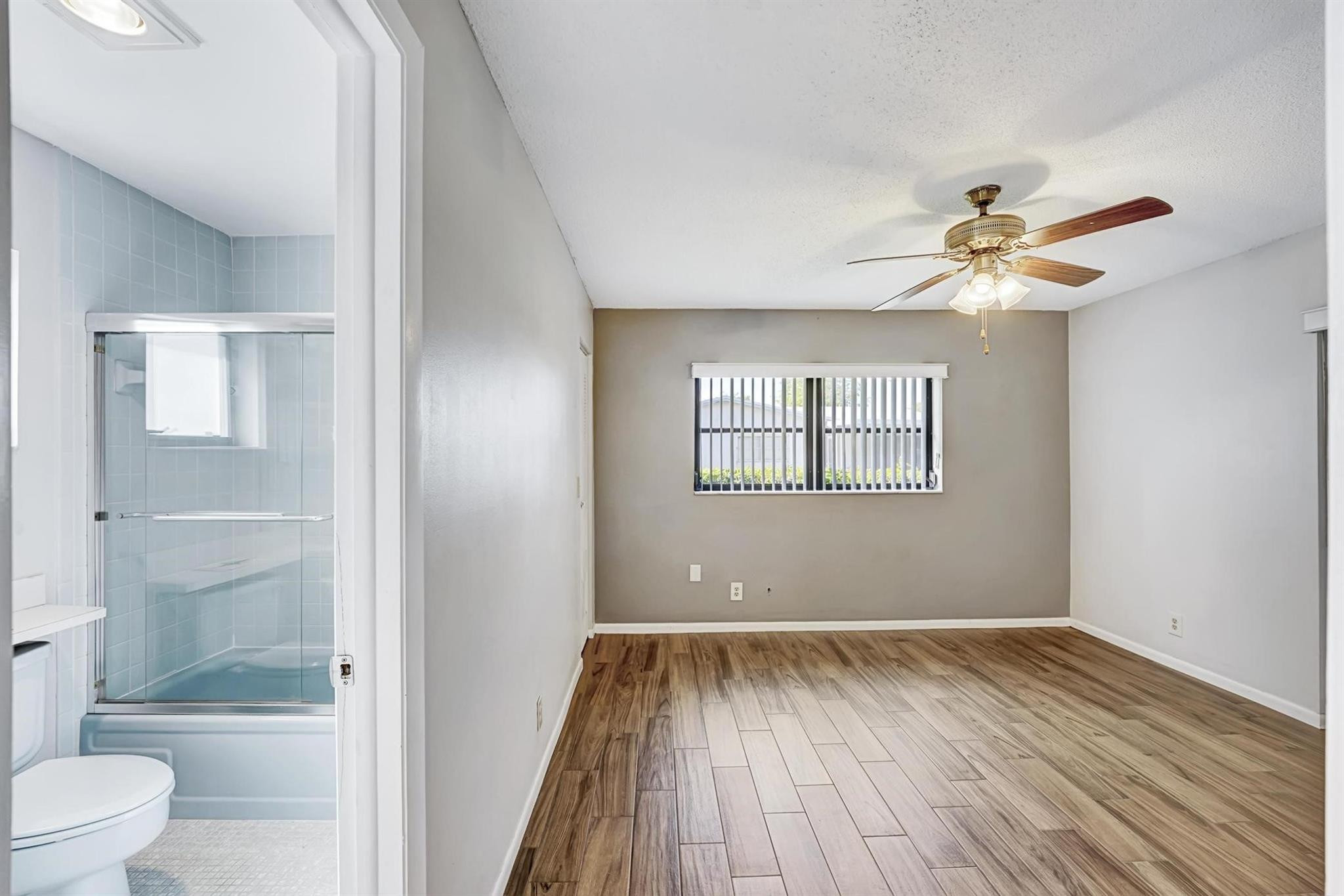 COCO WOOD LAKES SEC 1 - Residential Lease