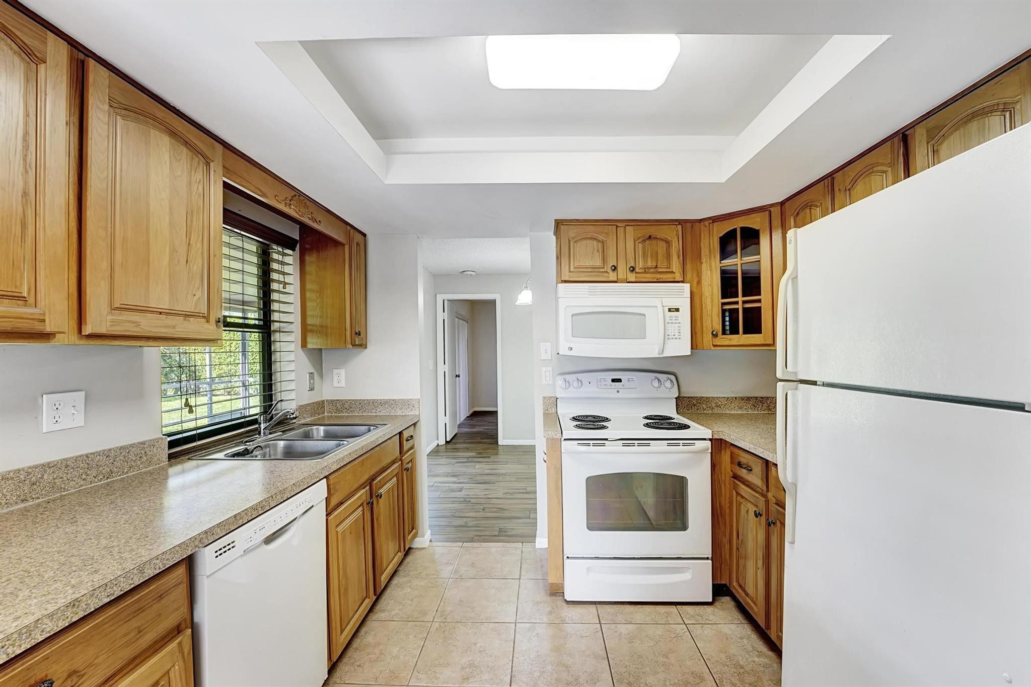 COCO WOOD LAKES SEC 1 - Residential Lease