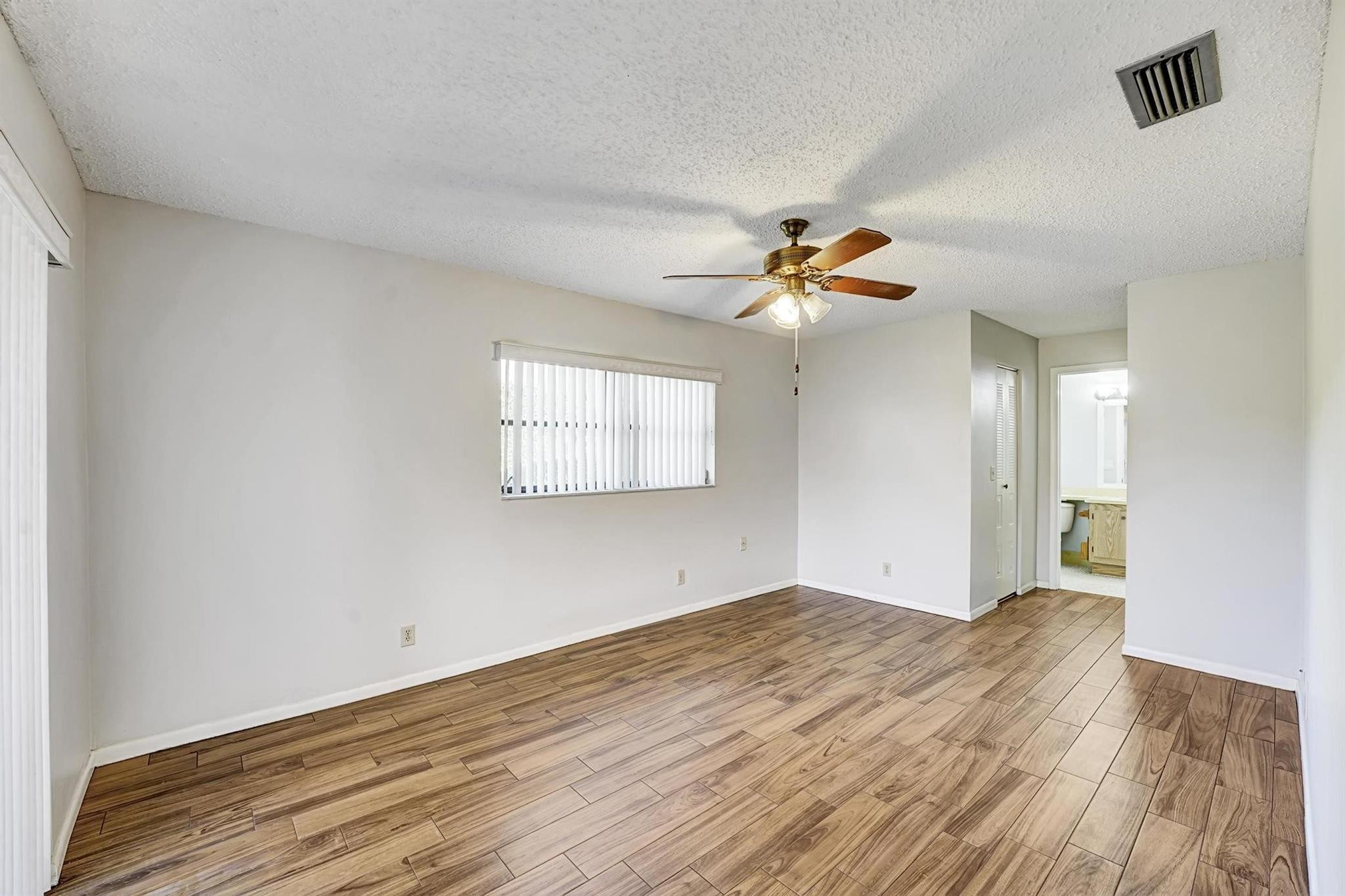 COCO WOOD LAKES SEC 1 - Residential Lease