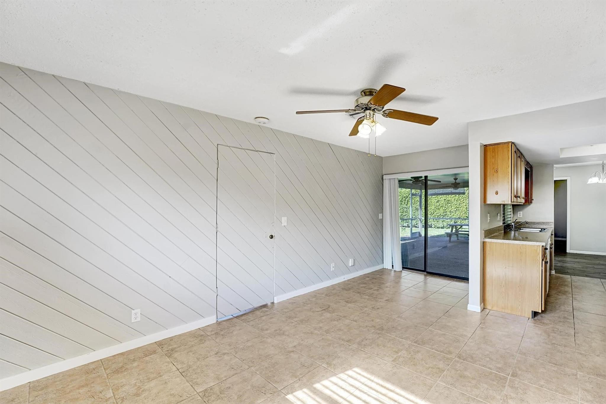 COCO WOOD LAKES SEC 1 - Residential Lease