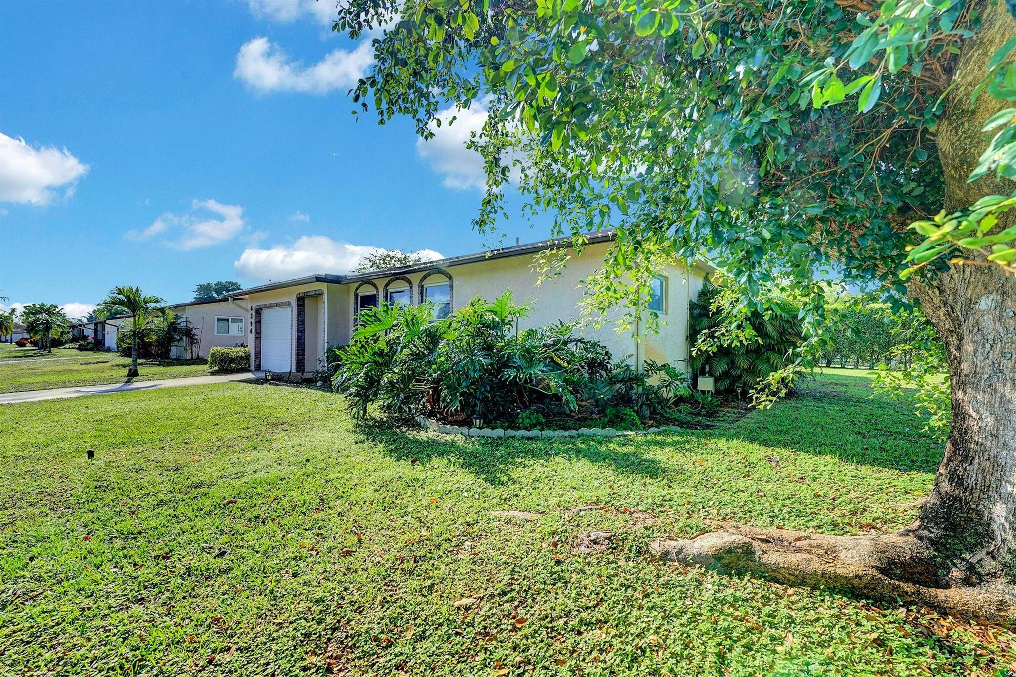 COCO WOOD LAKES SEC 1 - Residential Lease