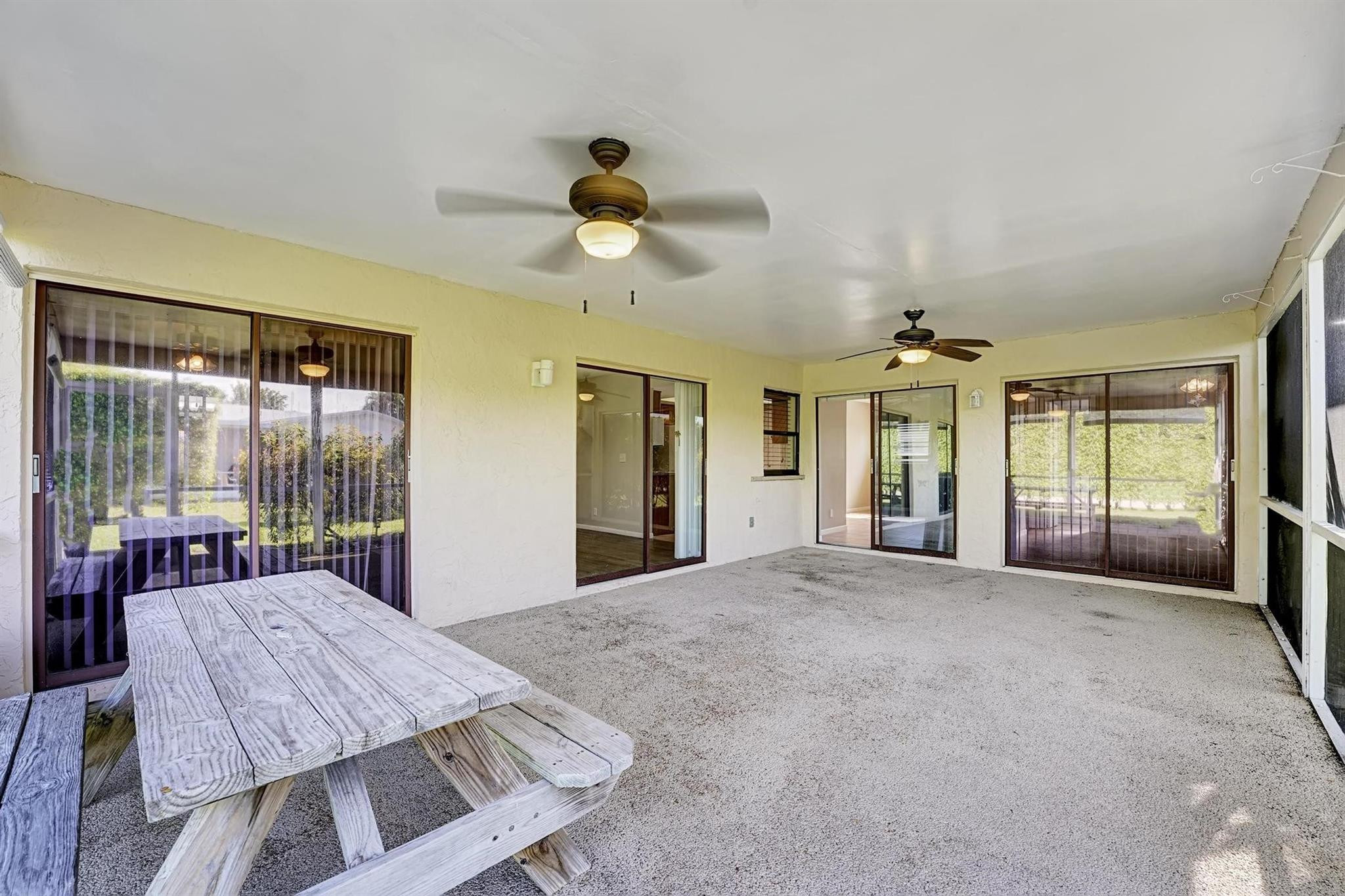 COCO WOOD LAKES SEC 1 - Residential Lease