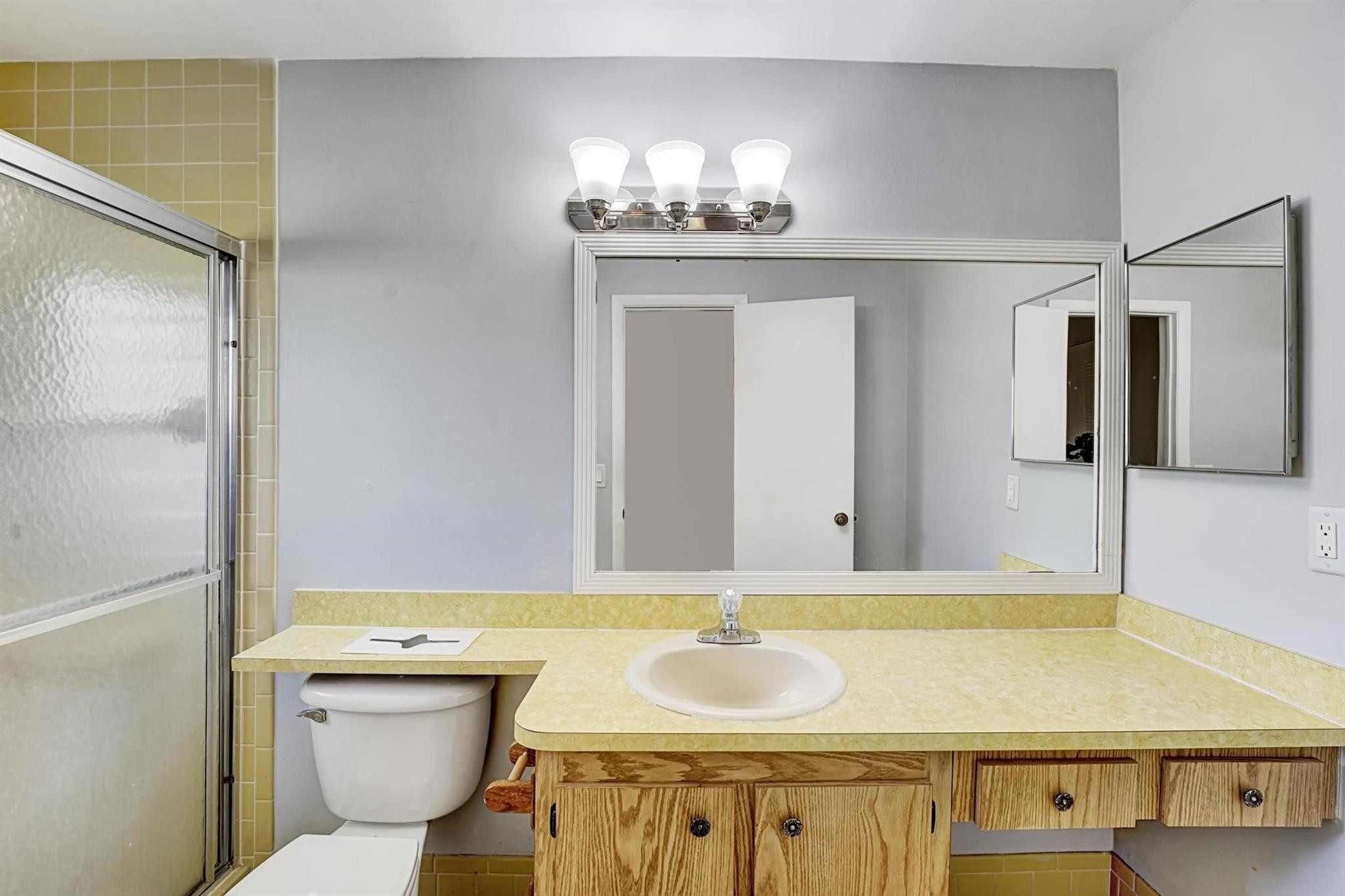 COCO WOOD LAKES SEC 1 - Residential Lease