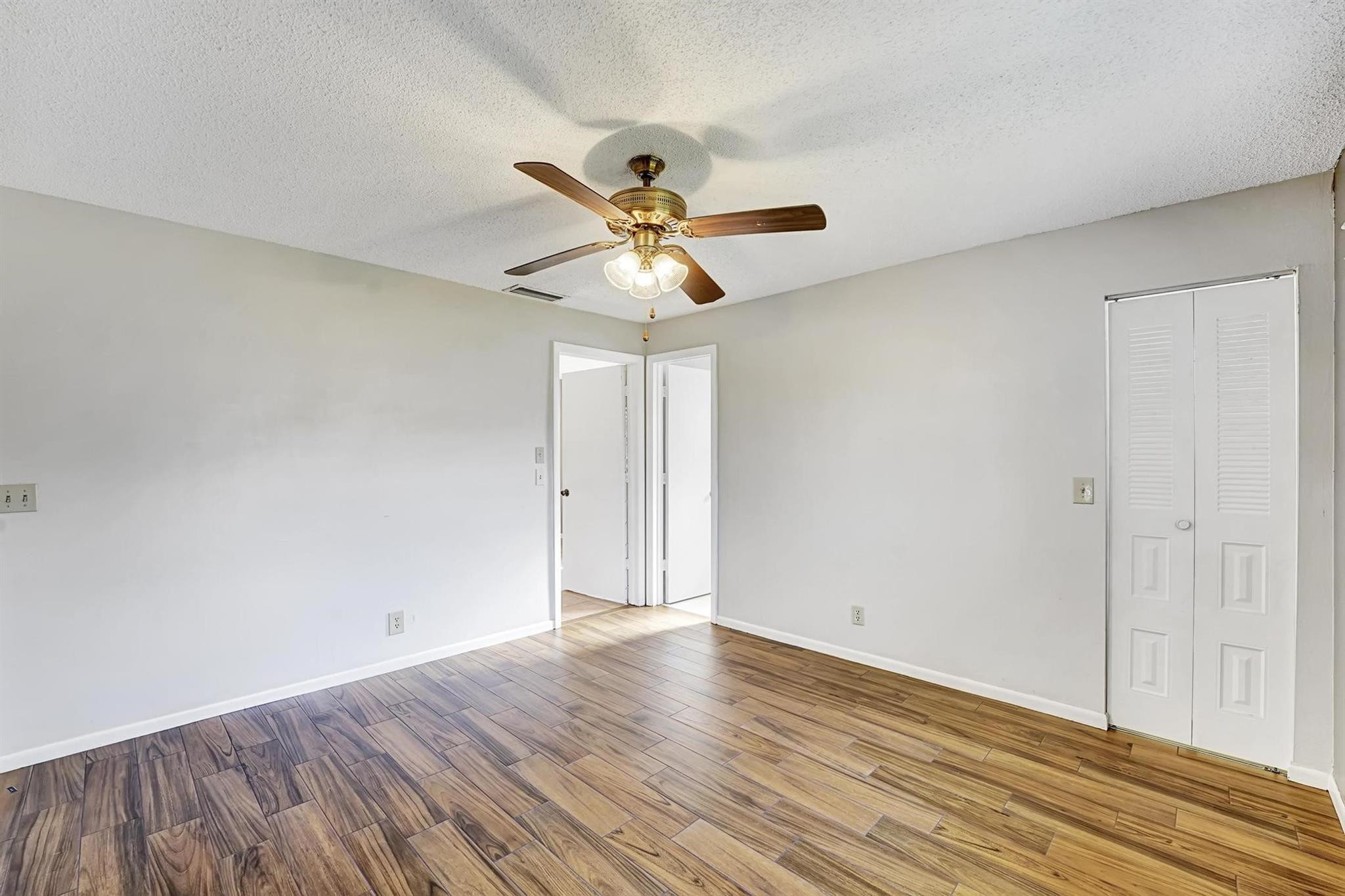 COCO WOOD LAKES SEC 1 - Residential Lease