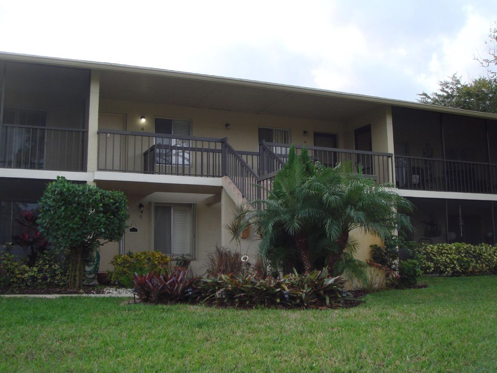 Photo of 6519 Chasewood Drive #G, Jupiter, FL 33458 (MLS # R10867111)