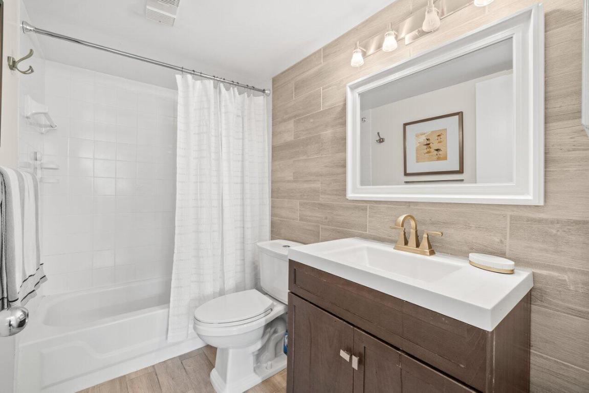 YACHT CLUB ON THE INTRACOASTAL CONDOMINIUM - Residential