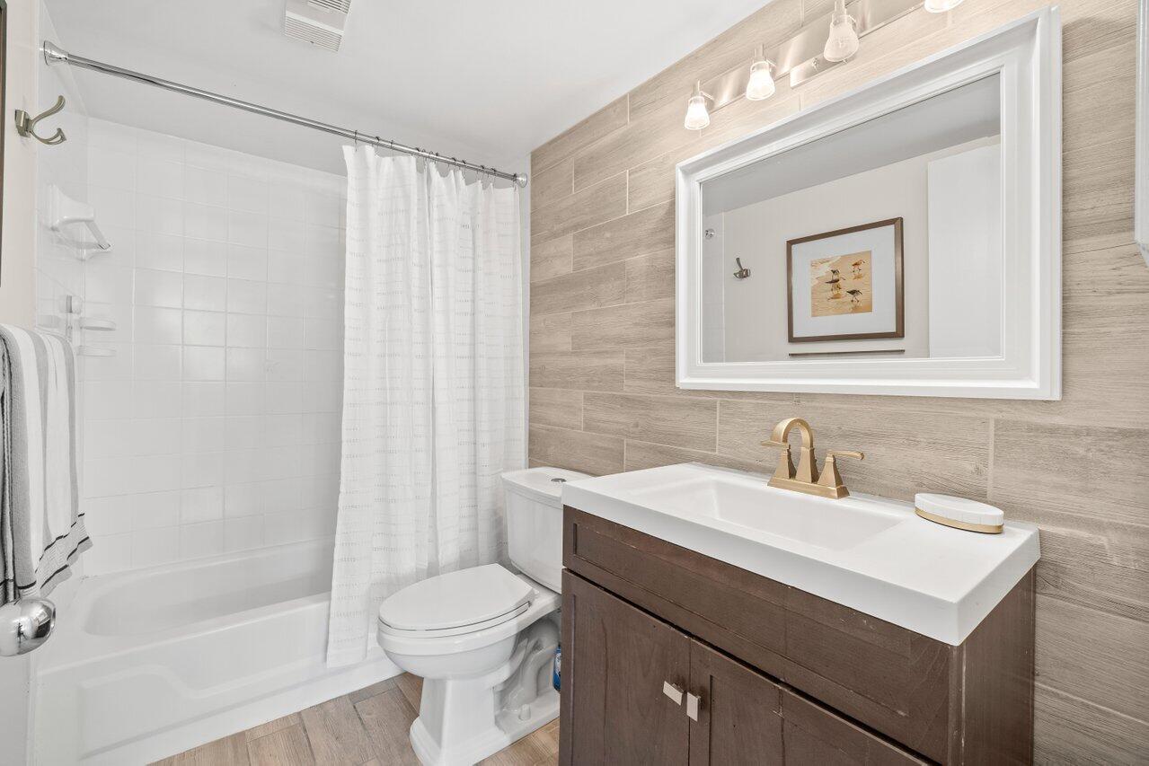 YACHT CLUB ON THE INTRACOASTAL CONDOMINIUM - Residential