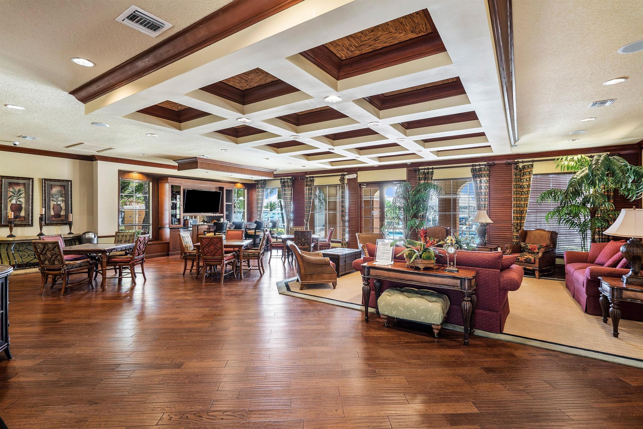 YACHT CLUB ON THE INTRACO - Residential