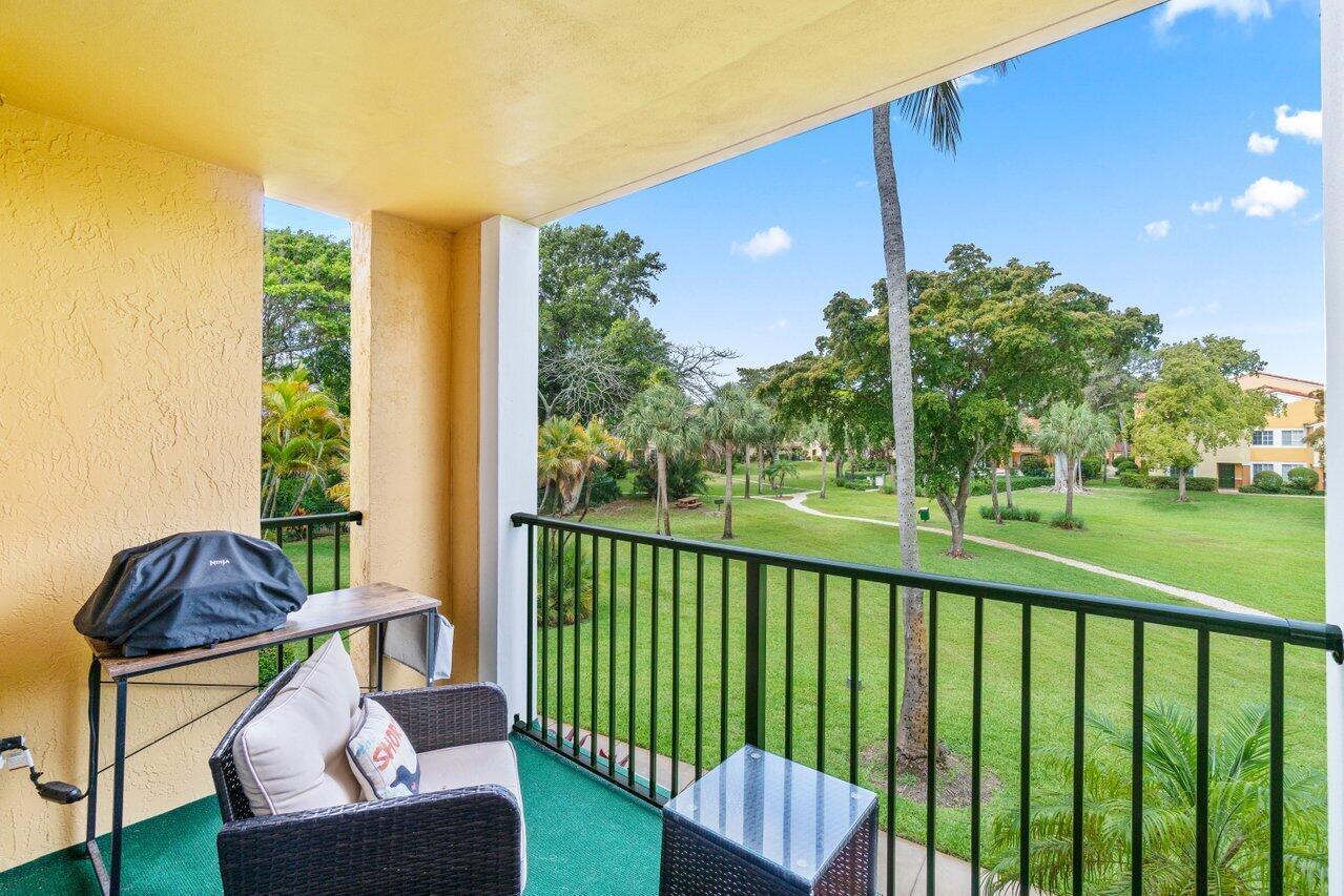 YACHT CLUB ON THE INTRACO - Residential