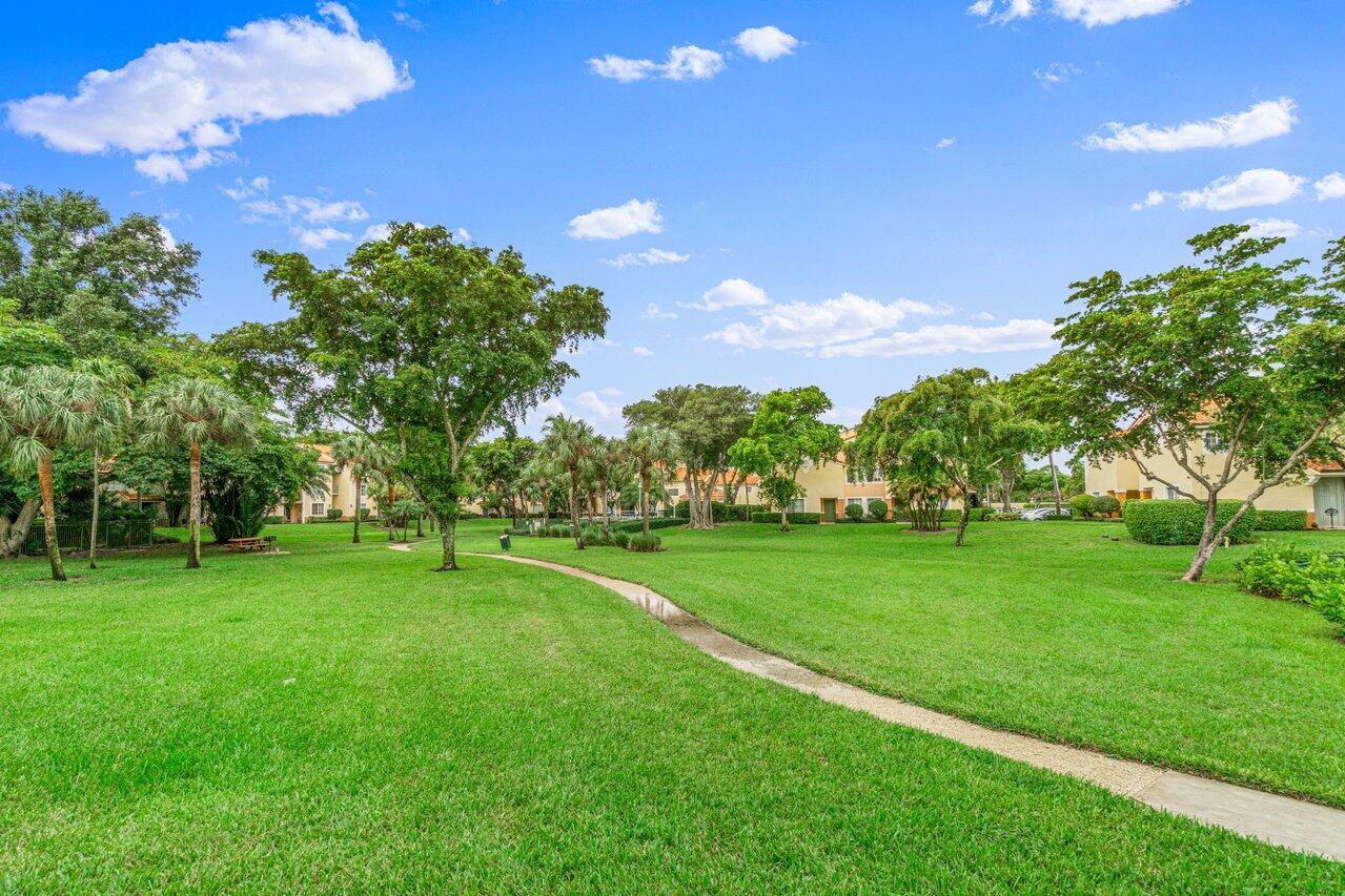 YACHT CLUB ON THE INTRACO - Residential