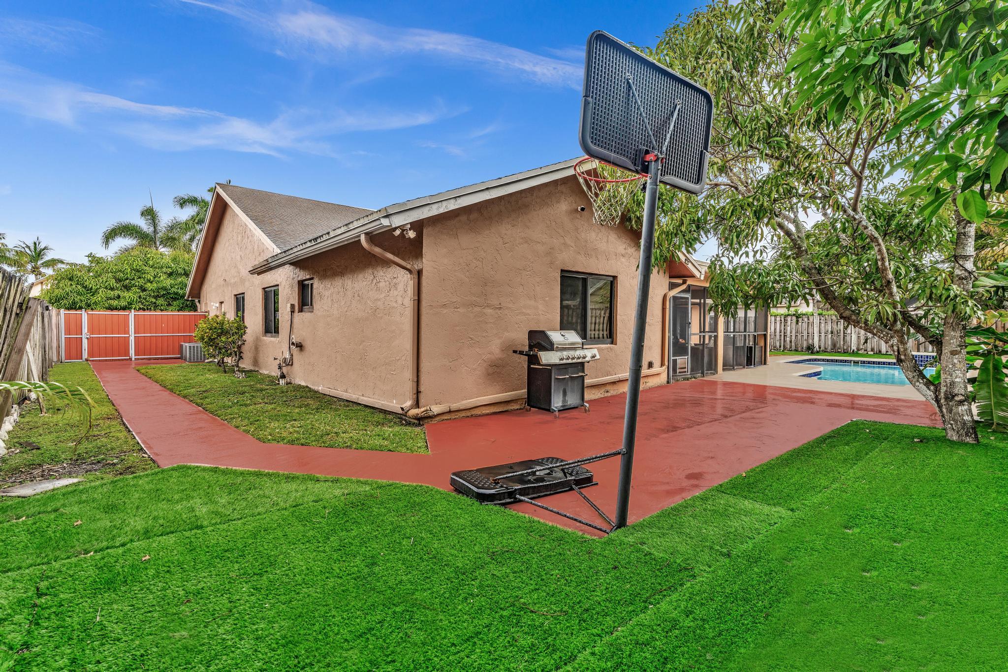 BOULEVARD WOODS EAST - Residential