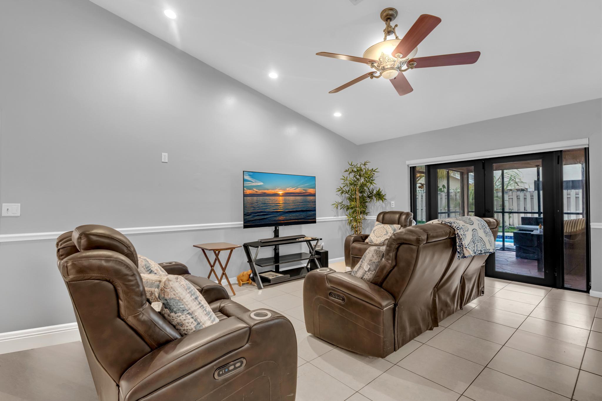 BOULEVARD WOODS EAST - Residential