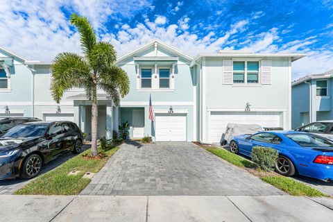Photo of 329 SE Halifax Lane, Stuart, FL 34994 (MLS # B26053415)