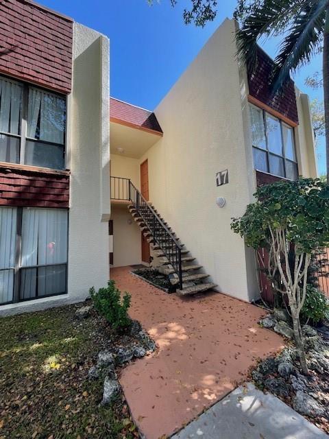 This well-maintained 2-bedroom, 2-bathroom unit features new appliances, an updated primary bathroom, a spacious living area, and a generously sized balcony. Surrounded by lush landscaping, the complex offers desirable amenities including a community pool, BBQ area, and jacuzzi. Conveniently located near major highways, shopping centers, and restaurants.