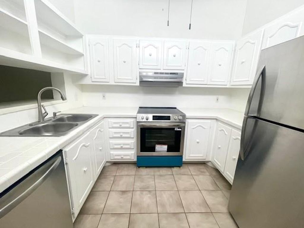 Photo of 301 N Pine Island Road #260, Plantation, FL 33324 (MLS # F10506787)