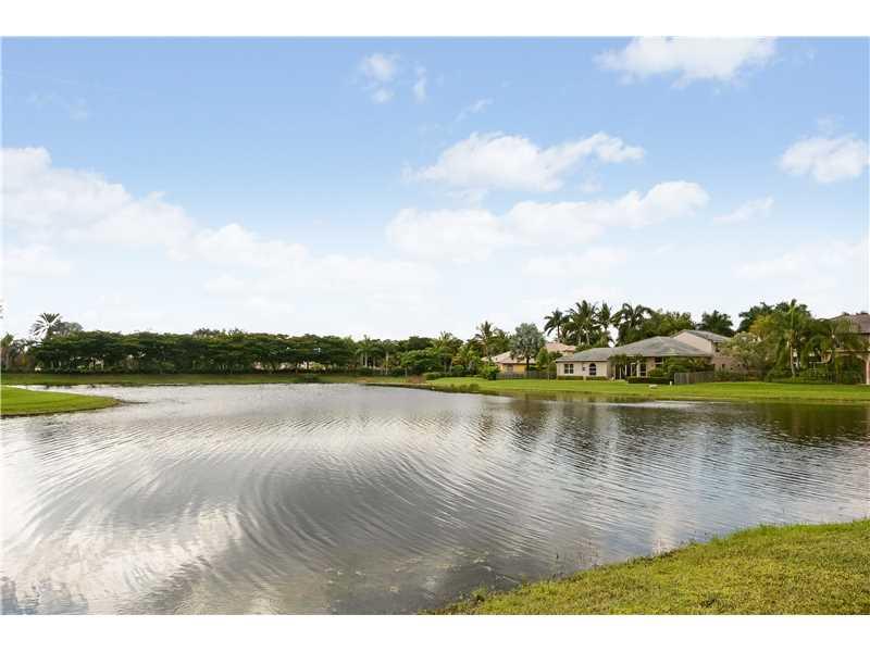 BAY ISLE WESTON HILLS CC - Residential