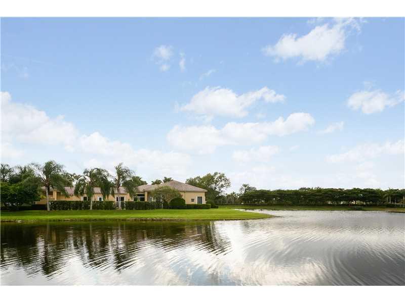 BAY ISLE WESTON HILLS CC - Residential