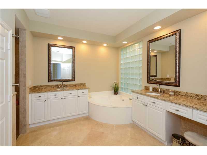 BAY ISLE WESTON HILLS CC - Residential