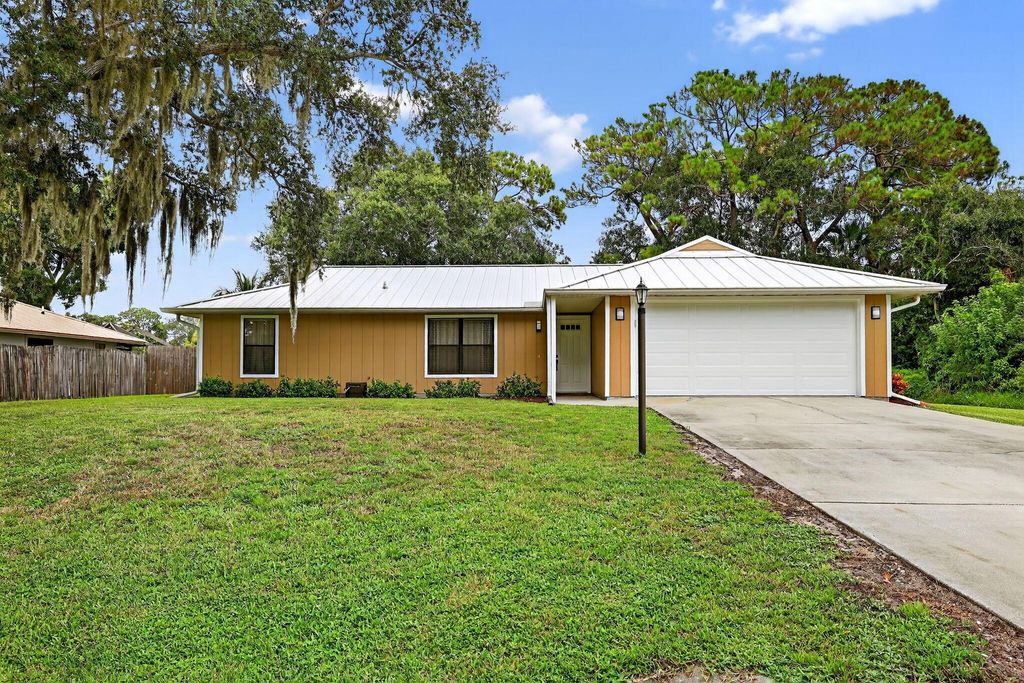 Photo of 7902 Fort Walton Avenue, Fort Pierce, FL 34951 (MLS # R11115286)