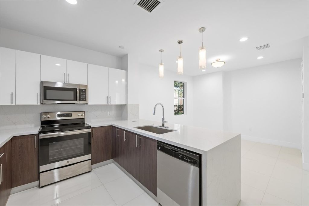 Photo of 324 SW 14th Court #324, Fort Lauderdale, FL 33315 (MLS # F10529864)