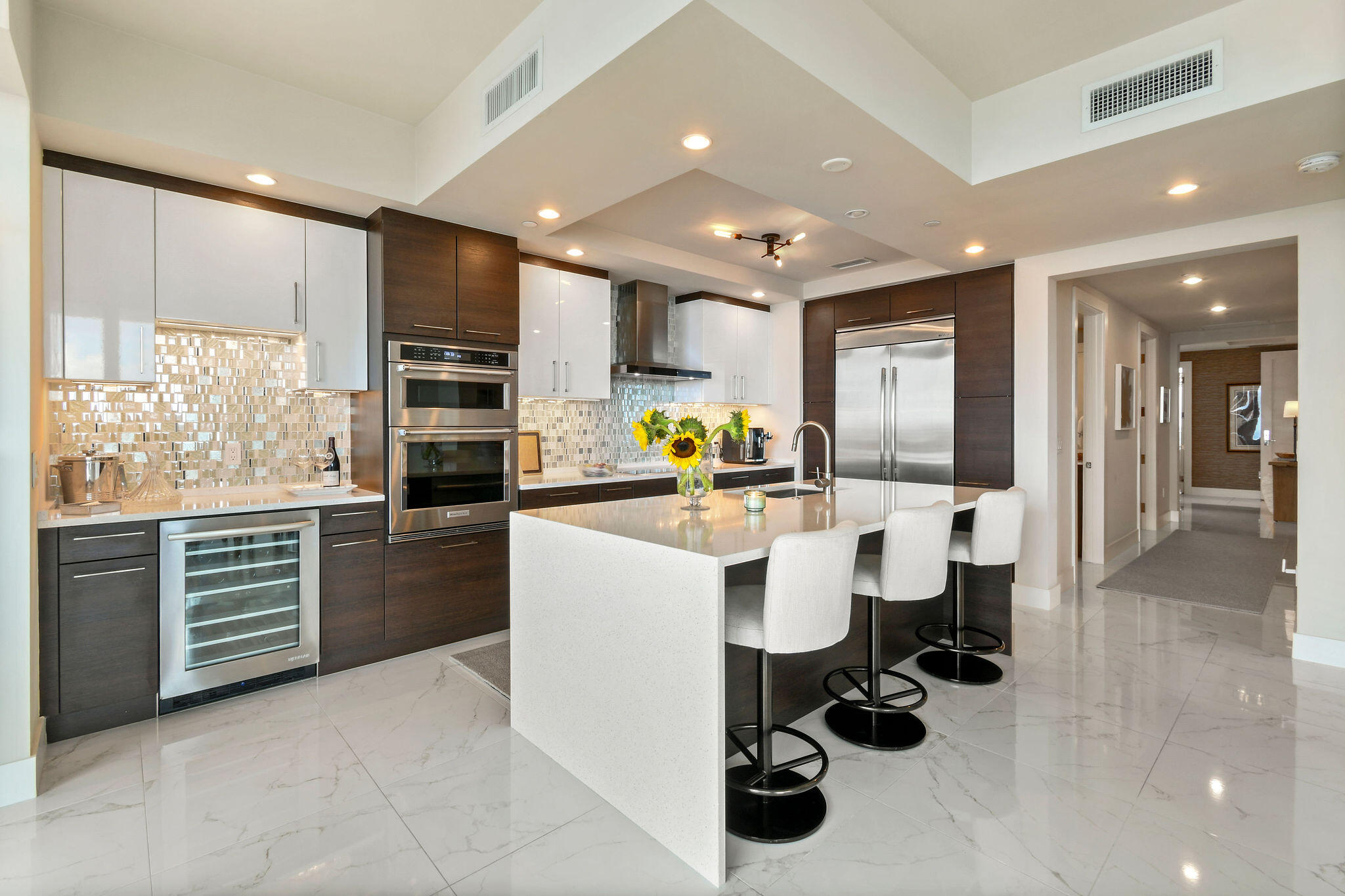 1 Water Club Way 1602, North Palm Beach, FL, 33408/$1,895,000 4 1 Water Club Way 1602