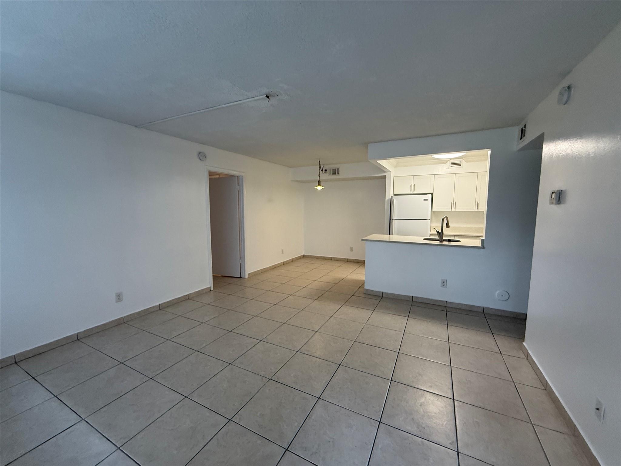 2b/2b Apartment, updated kitchen, enjoy the community pool, tennis courts, green areas, located in Welleby on Nob Hill Rd and Oakland Park Blvd, this property offers quick access to Sawgrass Mall, Publix, Walmart, and the Sawgrass Expressway.
Unit Features:
- Central air conditioning
- Stove/oven, refrigerator, microwave, dishwasher, and garbage disposal
- In-unit washer and dryer
- Tile flooring throughout
- Walk-in closet
- Screened porch
- Assigned parking space
Utilities:
- Tenant pays for water
- Tenant pays electricity
- Tenant pays cable and internet
Lease Terms:
- Annual lease (minimum 1 year)
- Condo association
Move in costs
- First month's rent
- Security deposit 2x rent amount
- Renter's insurance required
Pet Policy:
- Maximum 1 pet 15Lbs or less