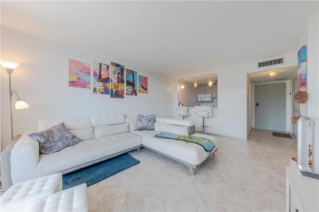 Island Club - Residential