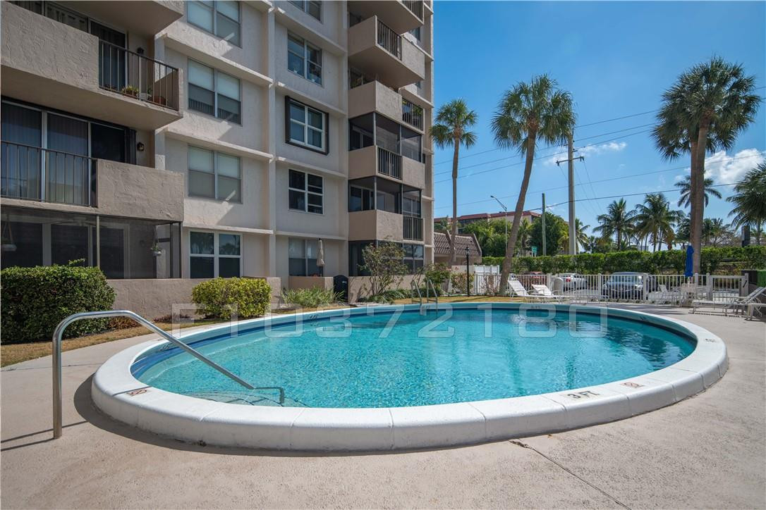 Island Club - Residential