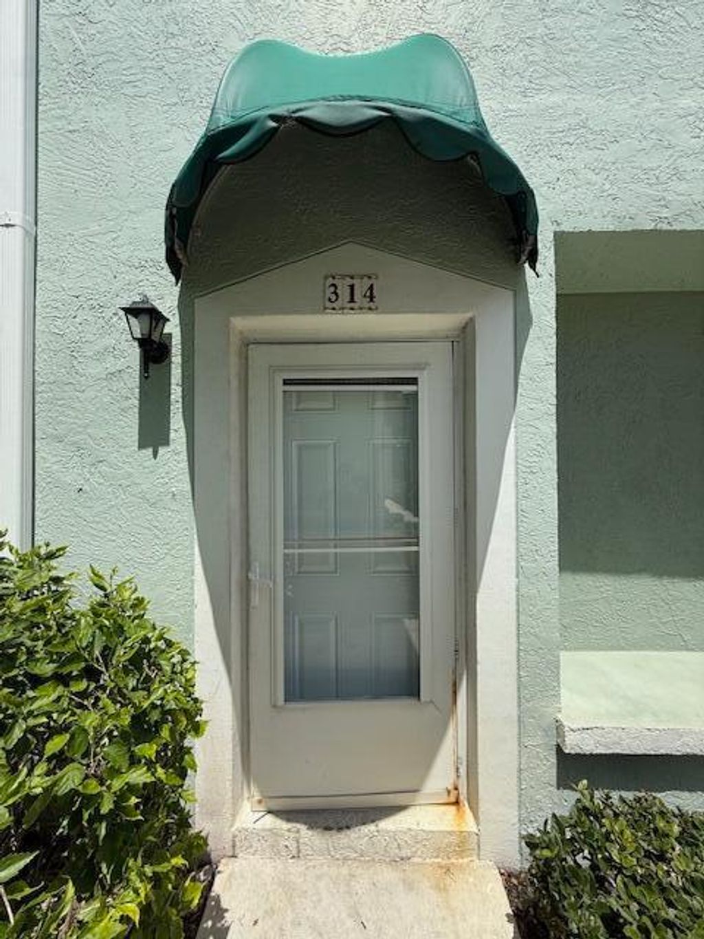 Photo of 314 Waterside Drive, Hypoluxo, FL 33462 (MLS # B26018148)