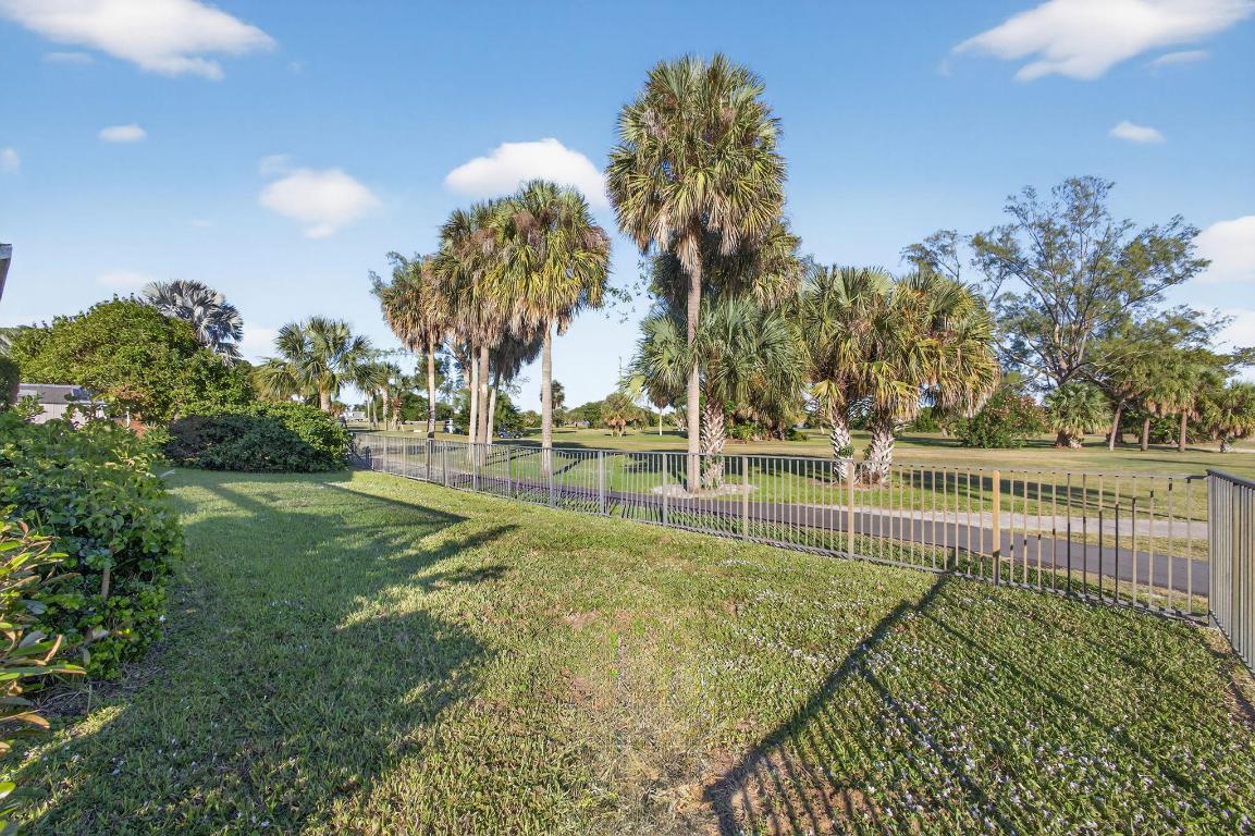NORTH LAKE WORTH - Residential