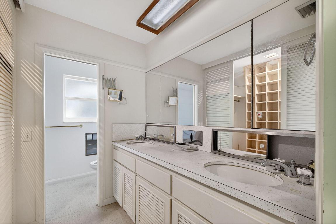 NORTH LAKE WORTH - Residential